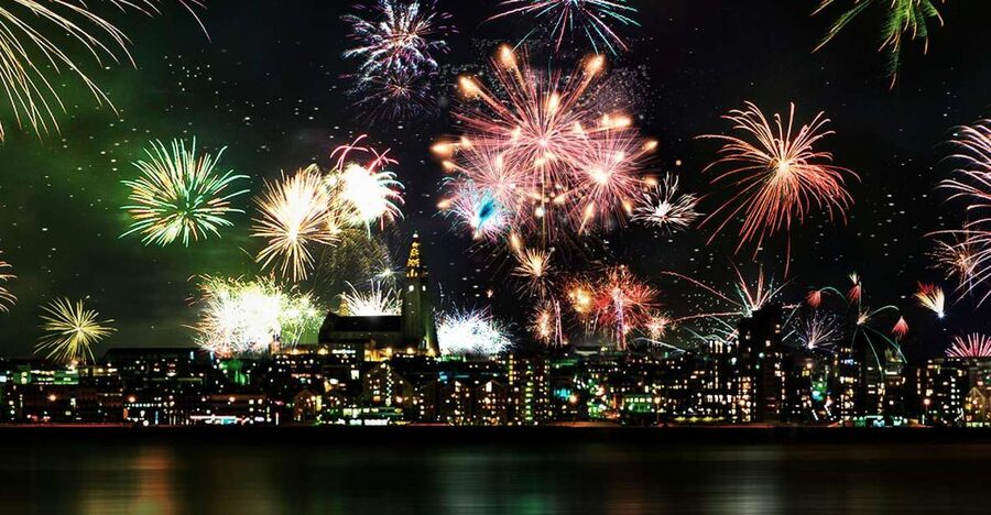 Reykjavik: New Years Fireworks Midnight Cruise - Amelia Rose and the three-deck setup