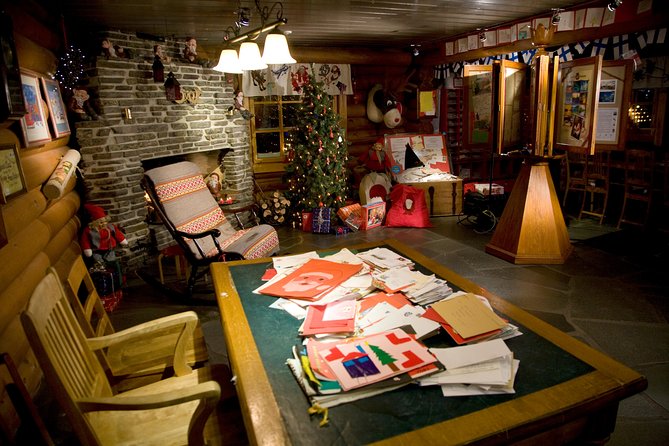 Rovaniemi Guided Tour and Santa Claus Village - Meeting Santa and paying for the photo