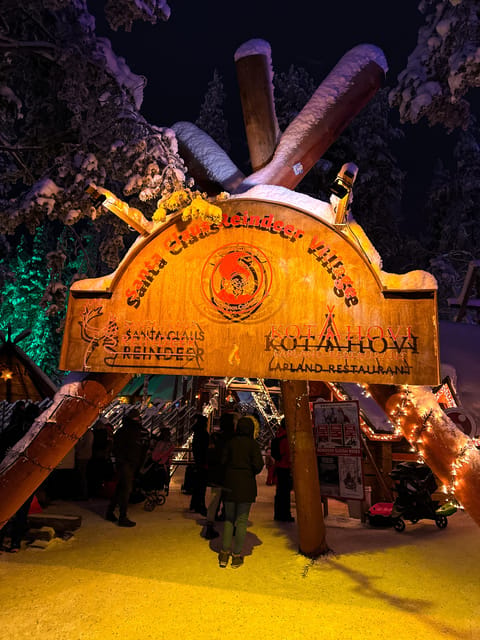 Rovaniemi: Guided Tour of Santa Claus Village - A second photo stop before the final walk