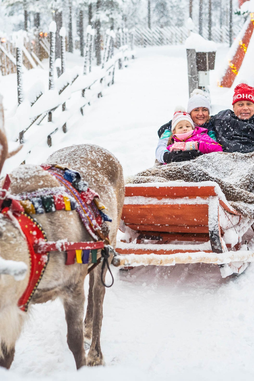 Rovaniemi: Private Pro Photoshoot in Santa Claus Village - Key points at a glance