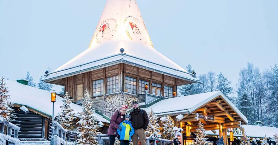 Rovaniemi: Private Pro Photoshoot in Santa Claus Village - What happens at Santa Claus Village