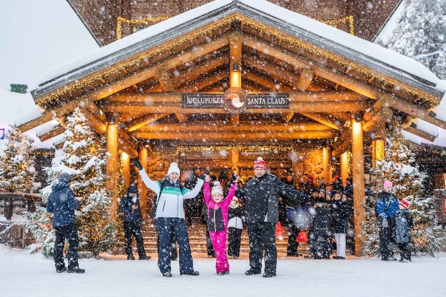 Rovaniemi: Private Pro Photoshoot in Santa Claus Village - Is $330 good value?
