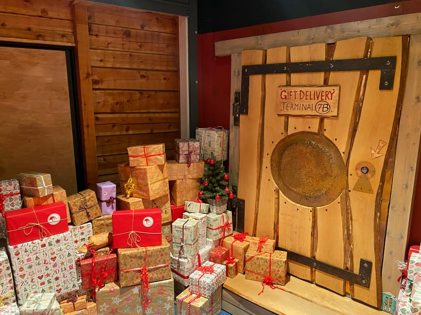 Rovaniemi: Santa Claus Village and Husky sledge/guided tour - Meeting Santa Claus and planning for the queue