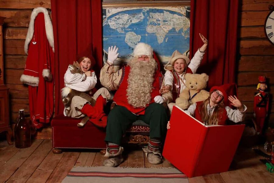 Rovaniemi: Santa Claus Village Guided Tour with pickup - Key points at a glance