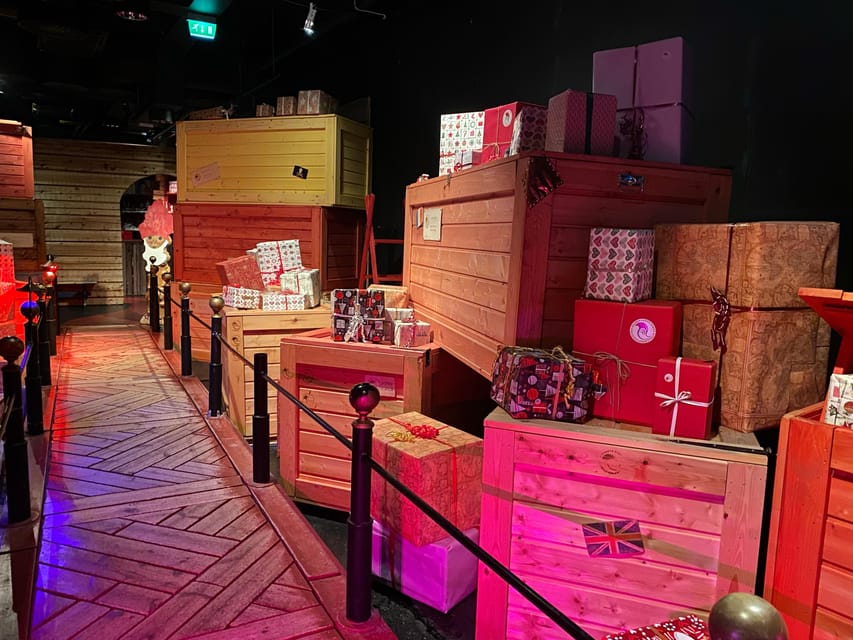 Rovaniemi: Santa Claus Village w/ Husky & Reindeer Sled Ride - Crossing the Arctic Circle and visiting Santa’s Post Office