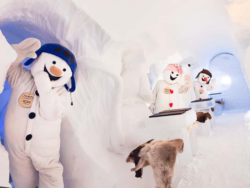 Rovaniemi: Snowman World Entry Ticket in Santa Claus Village - The ice rink and snow maze
