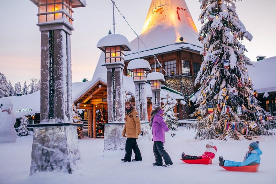 Rovaniemi: Tour to Santa Claus Village with Hotel pick up - Meeting Santa Claus in his office