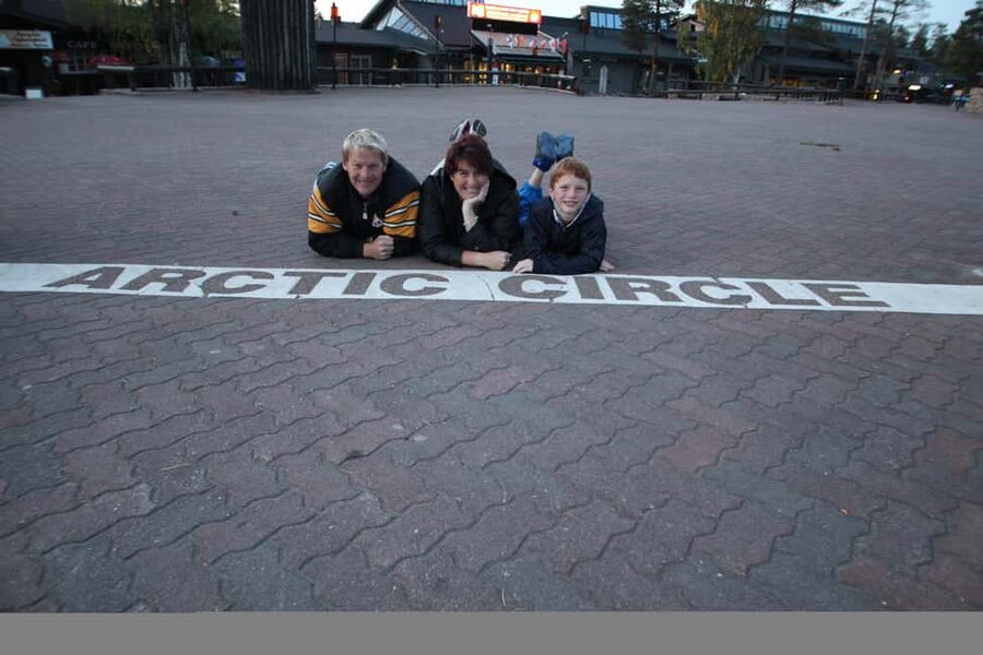 Rovaniemi: Tour to Santa Claus Village with Hotel Transfer - Crossing the Arctic Circle line