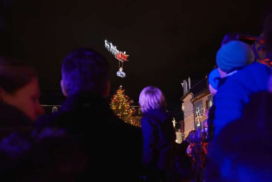 Saarbrücken: Magical Christmas tour through the old town - The included red or white mulled wine