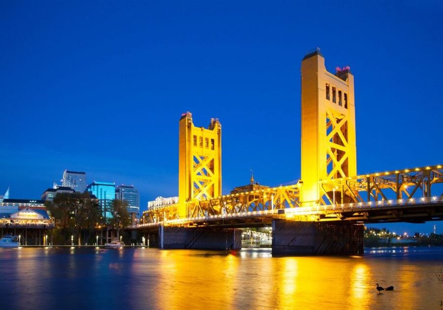 Sacramento: New Year's Eve River Cruise - Drinks, small bites, and the extra cost