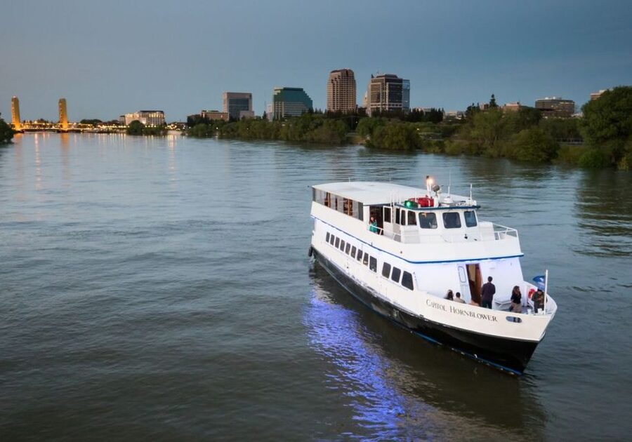 Sacramento: New Year's Eve River Cruise - Clothing, comfort, and seating advice