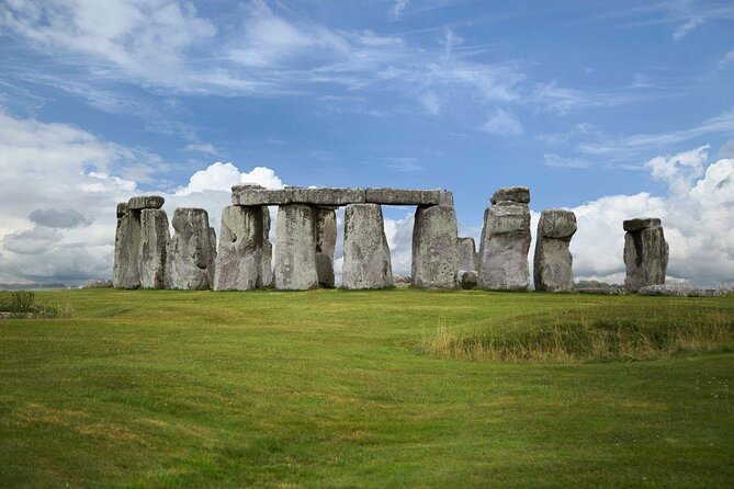 Salisbury, Stonehenge, Bath and Windsor with Christmas Lunch - Key points to know before booking