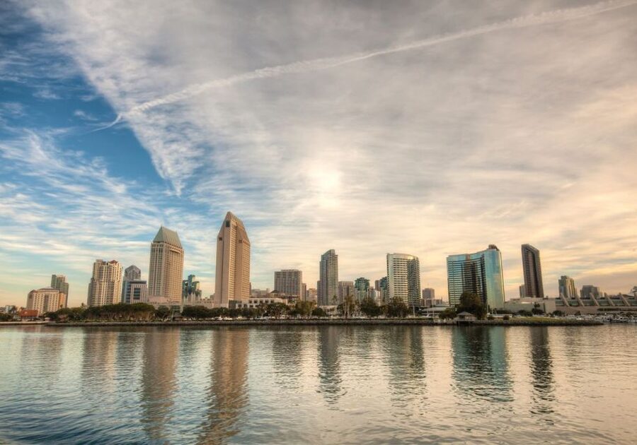 San Diego: Christmas Day Buffet Brunch or Dinner Cruise - Boarding at Pier 1 for a Christmas Day cruise
