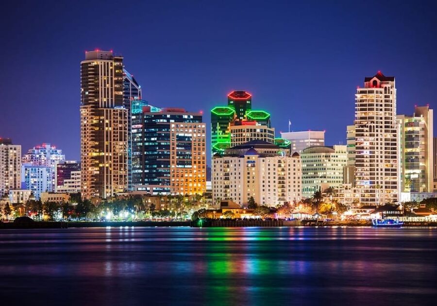San Diego: New Year's Eve Early Buffet Dinner Cruise - What the $155 price really covers