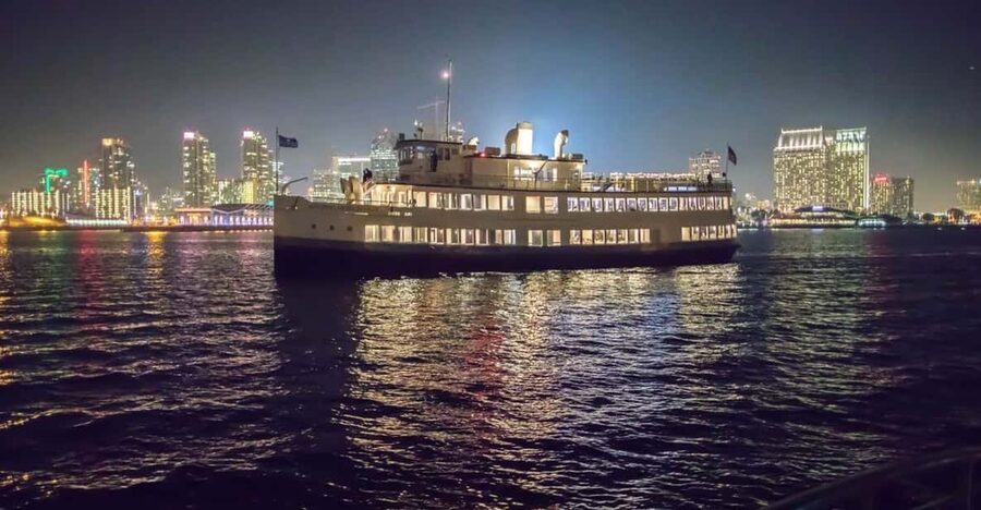 San Diego: New Year's Eve Early Buffet Dinner Cruise - A private table makes the dinner easier
