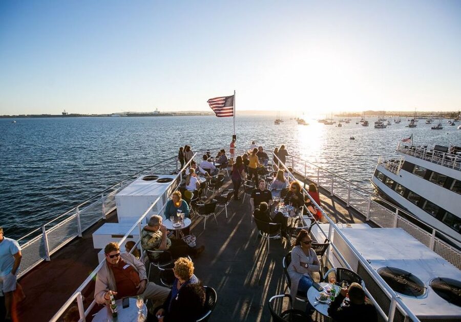 San Diego: New Year's Eve Gourmet Brunch or Dinner Cruise - Choosing between brunch and dinner