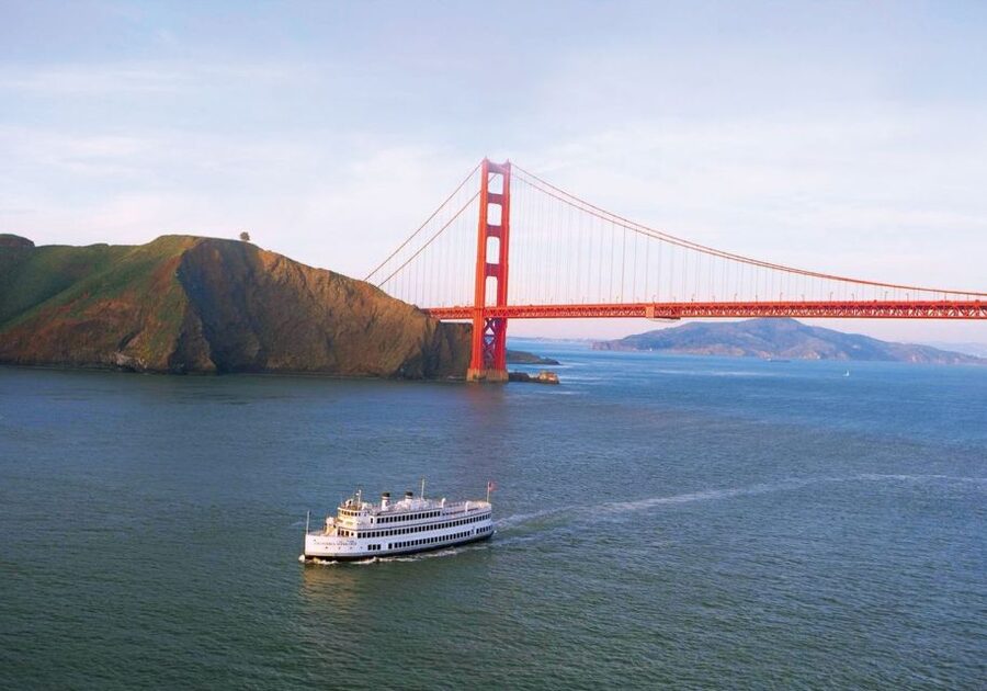 San Francisco: Christmas Day Buffet Brunch or Dinner Cruise - The bay views you are paying for