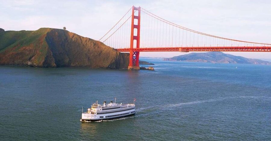 San Francisco: Christmas Day Buffet Brunch or Dinner Cruise - The yacht atmosphere and service