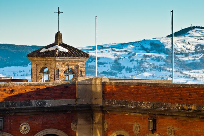 San Marino’s Starlit Stroll: A Christmas Walking Tour - What the price gives you