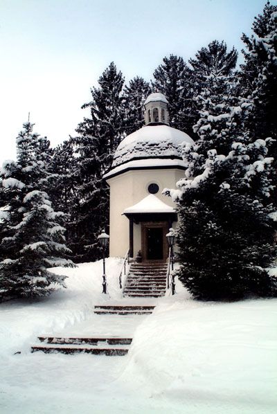 Silent Night Oberndorf Christmas Eve Tour from Salzburg - Walking beside the Salzach toward Oberndorf