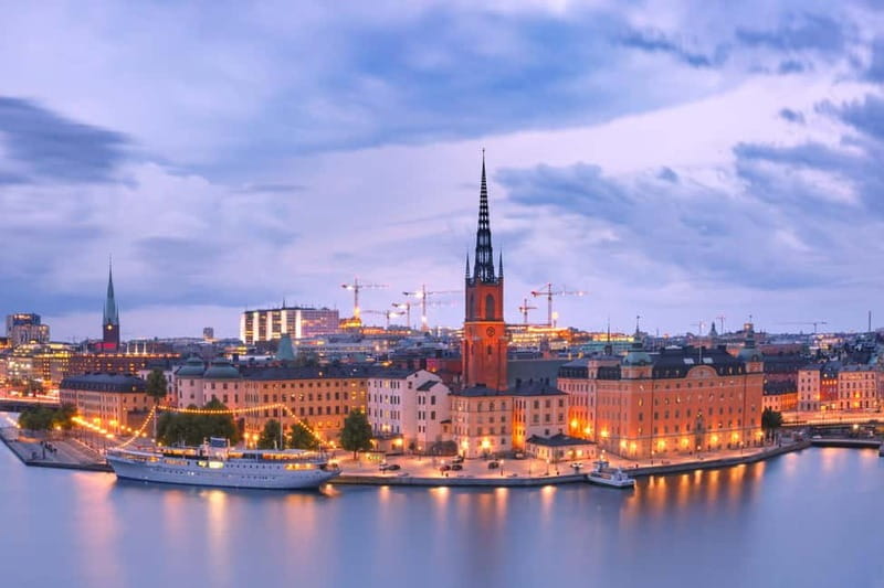 Stockholm: Christmas Market Magic Walking Tour with a Local - The Christmas market on the square