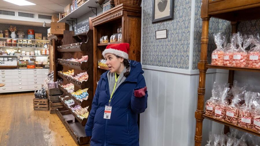 Stockholm: Christmas Traditions & Food Small Group Tour - What the guides add to the experience
