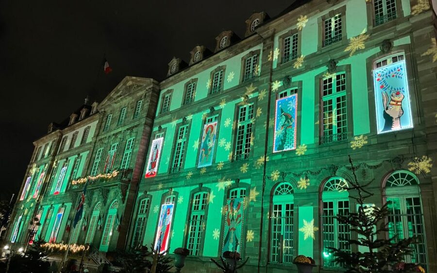 Strasbourg: Christmas Markets Walking Tour with Mulled Wine - What you can eat at the market stalls