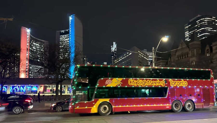 Toronto: Festive Lights Bus Tour - Starting at Sankofa Square
