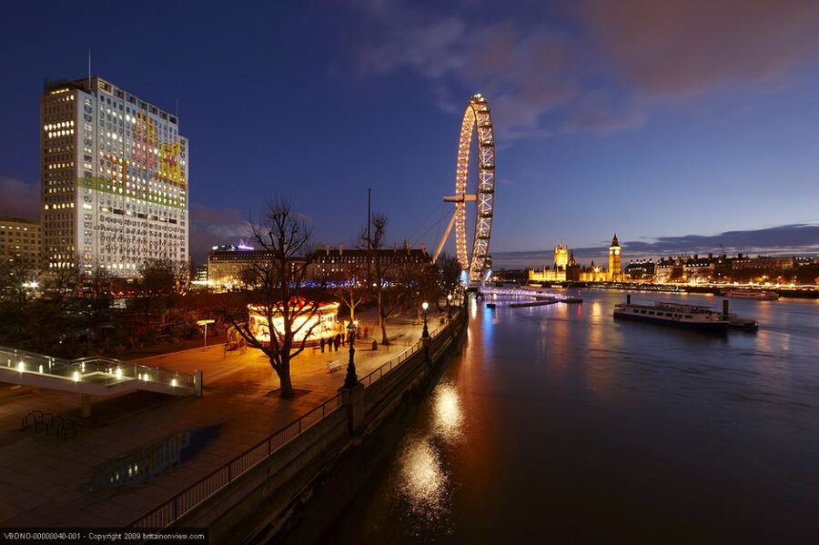 Tour of London and Christmas Day Lunch Cruise - Meeting at Victoria Bus Station