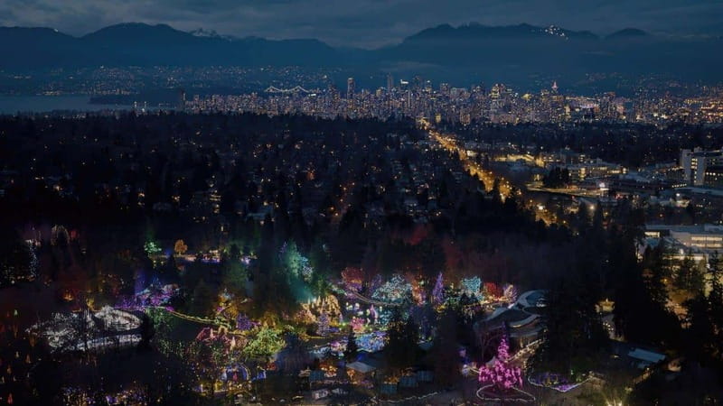 Vancouver: Christmas Lights Karaoke Trolley Tour - Stanley Park and Bright Nights