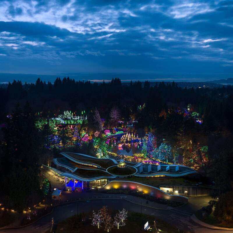 Vancouver: Christmas Lights Karaoke Trolley Tour - VanDusen Botanical Garden and the Festival of Lights