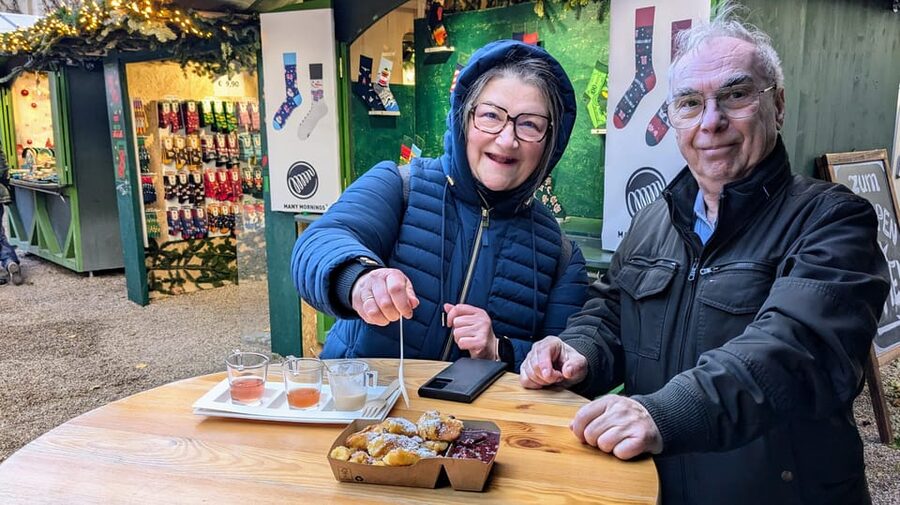 Vienna: Christmas Market Food and Drinks Tour - Who should book this experience?