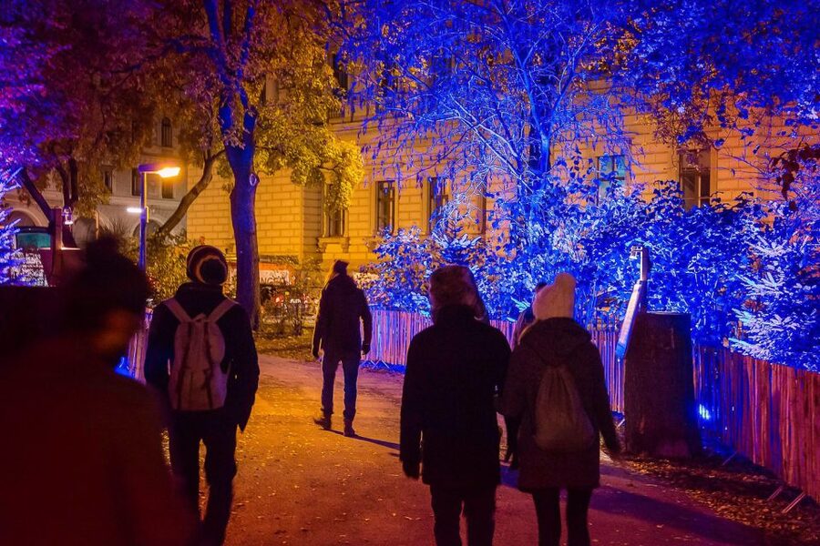 Vienna: Christmas Markets Tour - Traditional stalls and modern neighborhood character