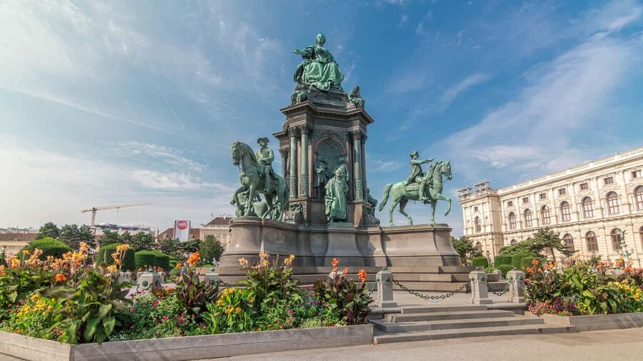 Vienna: Christmas Photoshoot with a Pro Photographer - The Ankeruhr adds a different visual note