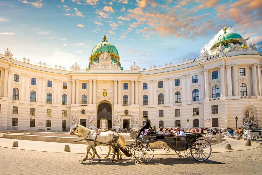 Vienna: Christmas Photoshoot with a Pro Photographer - Finishing at Stephansplatz and St. Stephen’s Cathedral