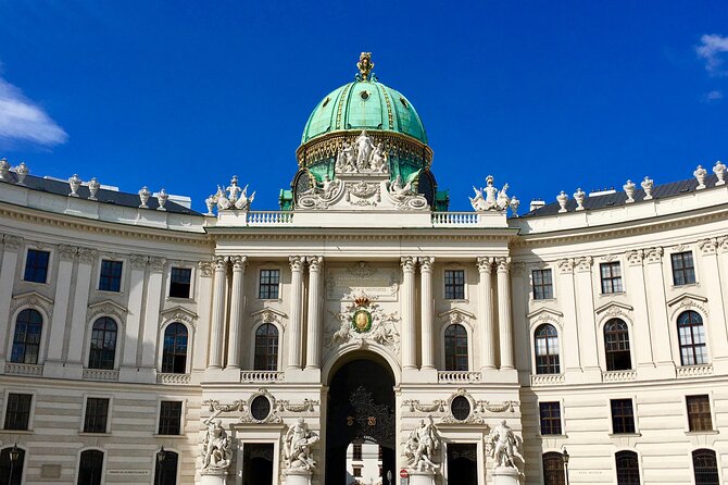 Vienna Christmas Tour - Minoritenkirche and its unusual nativity scene