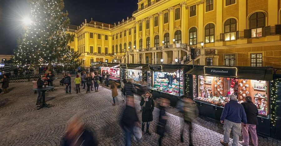 Vienna: Schönbrunn Palace & Christmas Market Walking Tour - Why Schönbrunn Palace works so well at Christmas