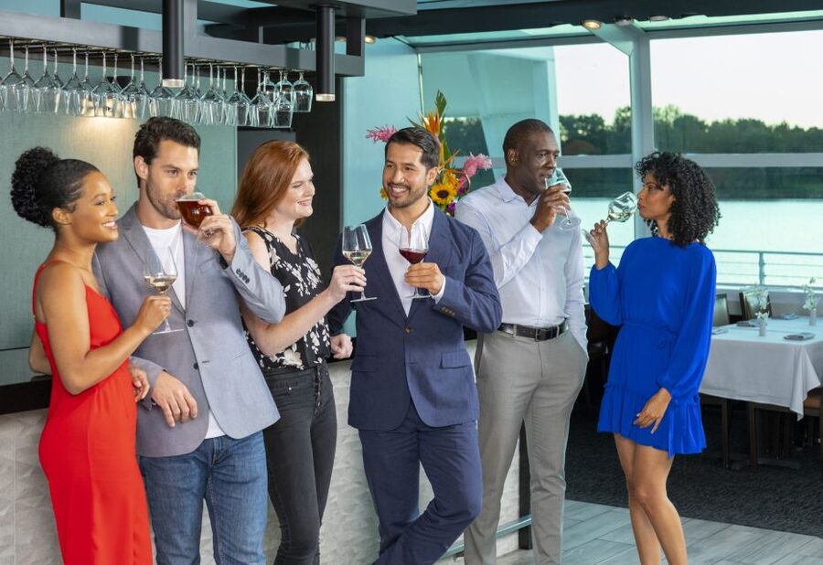 Washington DC: Christmas Eve Gourmet Brunch or Dinner Cruise - A Christmas Eve meal with music, not a quiet restaurant dinner