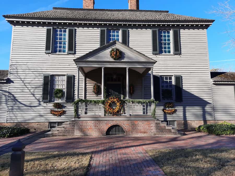 Williamsburg: Christmastime in Virginia Walking Tour - A leisurely route with several kinds of stories