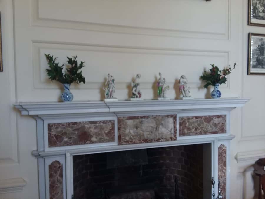 Williamsburg: Christmastime in Virginia Walking Tour - How Colonial Williamsburg’s Christmas decorations differ