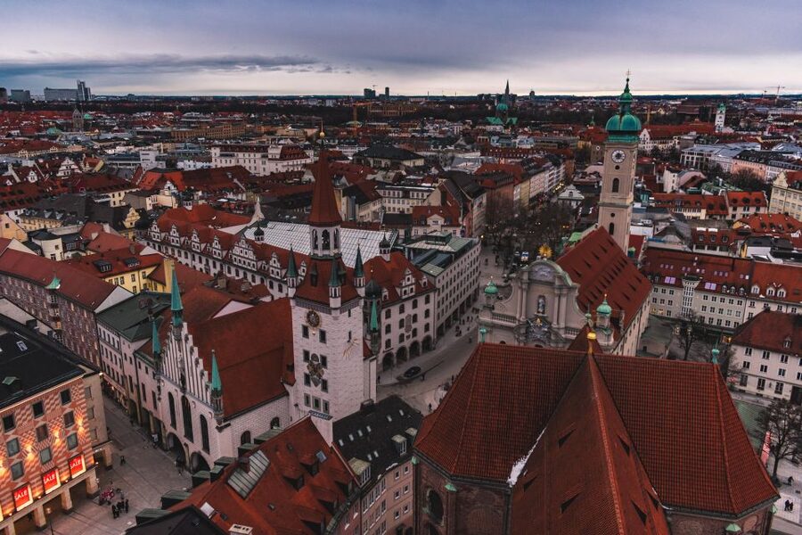 Winter Magic of Innsbruck: Christmas Spirit & Alpine Views - Thirty minutes to pause, warm up, or explore