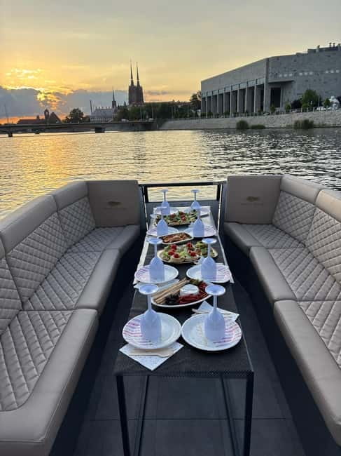 Wroclaw: Private 1h Christmas River Cruise - What this one-hour Wrocław cruise is really like