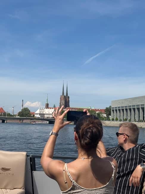 Wroclaw: Private 1h Christmas River Cruise - Cathedral Island from the Oder