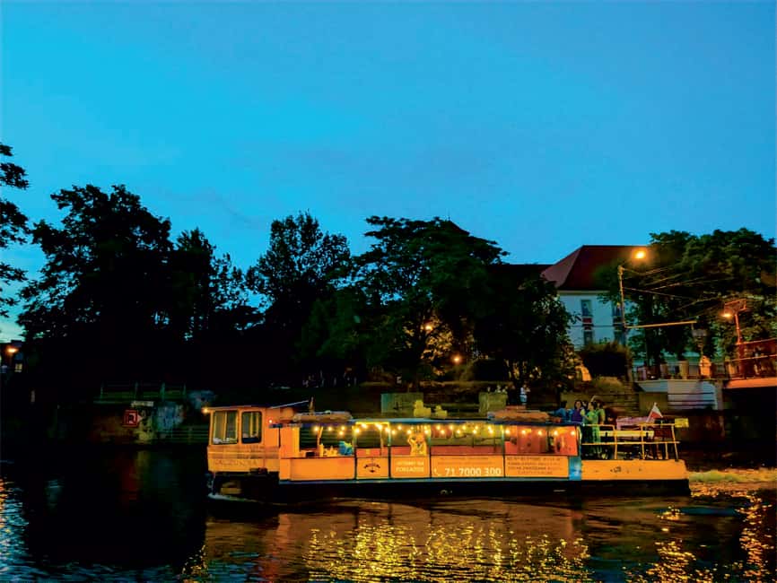 Wroclaw: Ticket for Old Town Christmas Cruise by Heated Ship - What this Wrocław Christmas cruise is really like