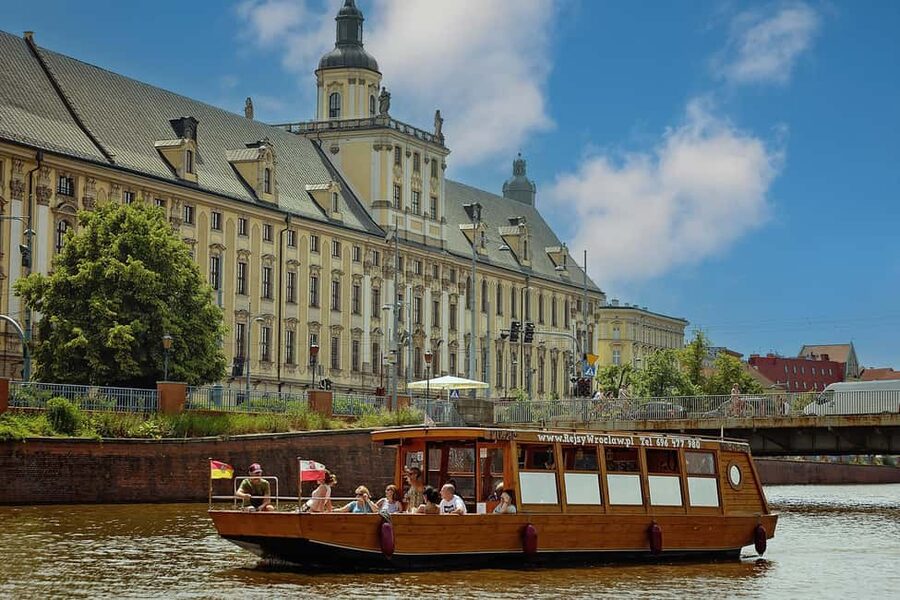 Wroclaw: Ticket for Old Town Christmas Cruise by Heated Ship - A heated boat makes the winter timing work