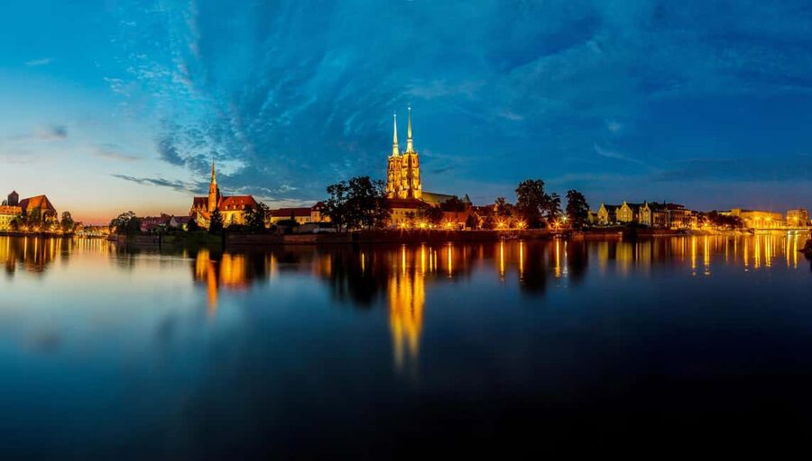 Wroclaw: Ticket for Old Town Christmas Cruise by Heated Ship - Mulled wine and onboard comfort