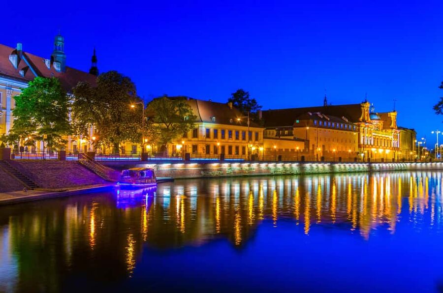 Wroclaw: Ticket for Old Town Christmas Cruise by Heated Ship - Who will enjoy it most