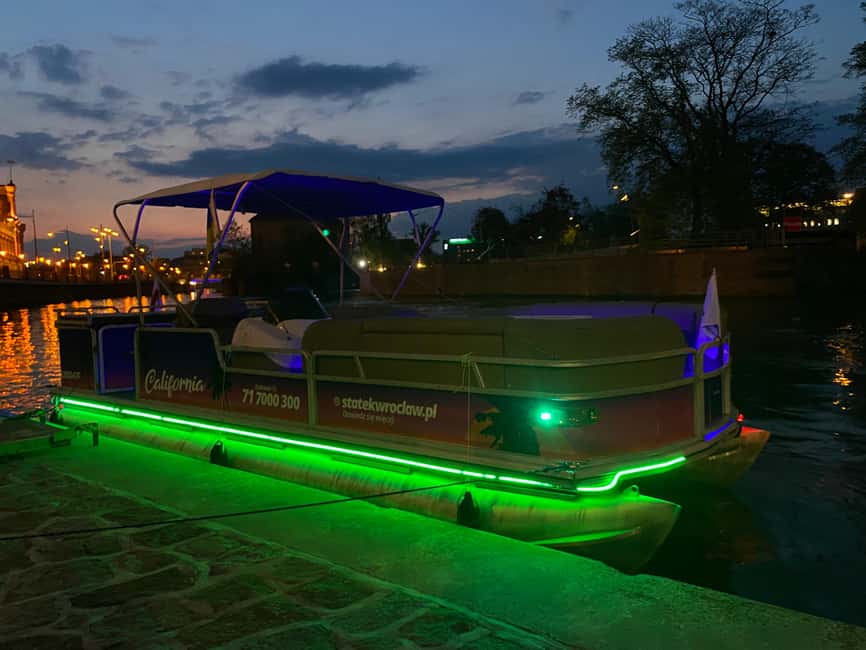Wroclaw: Ticket for Old Town Christmas Cruise by Heated Ship - Starting near Hala Targowa and the Old Town
