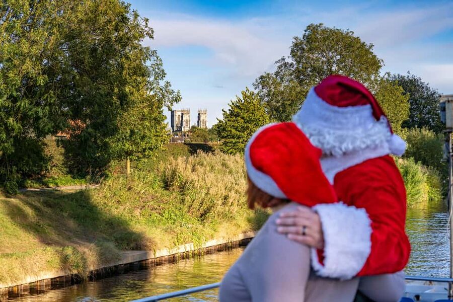 York: Festive River Cruise With Mulled Wine & Mince Pie - Christmas songs and the captain’s commentary
